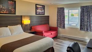 Maple Leaf Inn & Suites