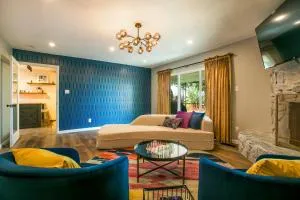 Oasis Retreat - Hot Tub - King Bd - Fire Pit - Games - Near Golf - 4 Bdrm - Sleeps up to 12 - Mountainair