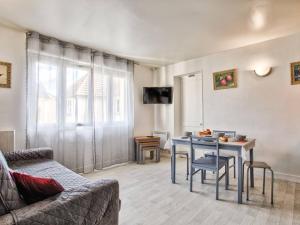 Appartements Appartement cosy et fonctionnel, centre de Cabourg, 4 pers, WiFi gratuit, proche commerces et plage - FR-1-788-5 : photos des chambres