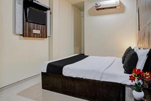 Hotel O Lotus Residency Near Anand Nagar Metro Station