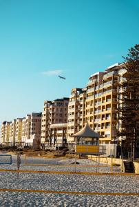 Belle Escapes - Glenelg Seaside Apartment