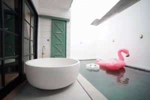 Ubu Villa California - 2 Bedrooms Villa in Yogyakarta