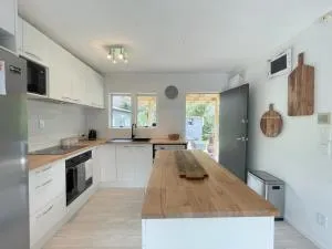 Midpoint - Stay Waiheke - Awaroa