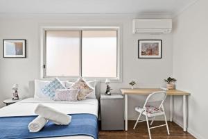 Luxe Ensuite Queen Room in Panania - Nearby Station