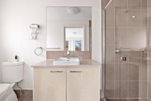 Luxe Ensuite Queen Room in Panania - Nearby Station