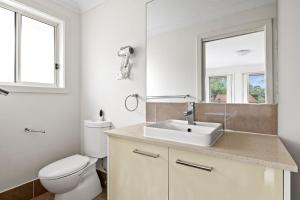 Luxe Ensuite Queen Room in Panania - Nearby Station