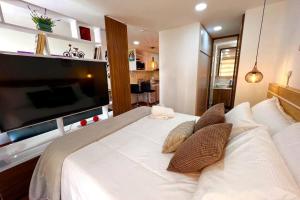 Bogotá Downtown, candelaria Loft, Monserrate view!