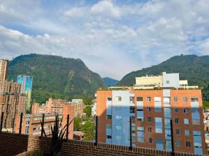 Bogotá Downtown, candelaria Loft, Monserrate view!