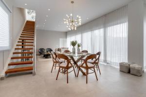 Elegant Seaside Villa Steps to Beach & Golf Course