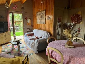 Maisons de vacances Gite La Vie Est Belle, Chalet dans un petit coin de paradis : photos des chambres