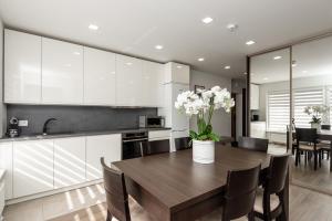 Amber - Luxury Two Bedroom Apartment