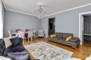 MaRKoS Elegant 2BR Apartment in Sololaki