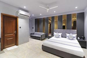 Hotel Preet Inn 05 Mints Walking Distance Nizamuddin Railway Station
