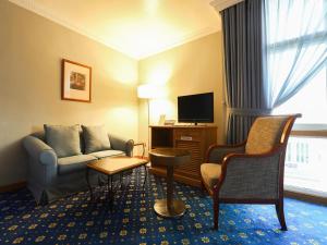 Junior Suite room in OYO 328 City Plaza Hotel