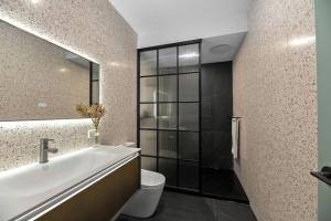 Super-Sized Luxury - Spa, Sauna, Steps to Trails