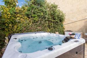 Twilight Gozitan Farmhouse With Pool - Happy Rentals