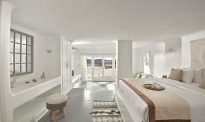 "Short walk to 4 beaches" villa, by CalypsoSunsetVillas