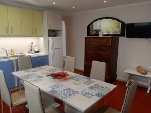 Menegis Apartment - 4hvězdičkové hotely ve městě Zakynthos