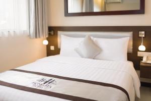 Phòng Deluxe Giường Đôi/2 Giường Đơn (Deluxe Double or Twin Room)