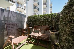 Wola Jana Kazimierza Chic Apartment by BookingHost