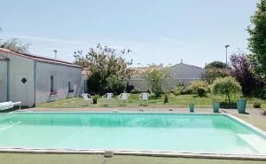 Charmant appartement avec jardin et piscine à La Jarrie - Thairé