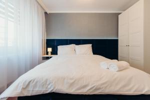 3 Bedrooms Premium Bella Blue for 8 Guests with AC and Free out side Parking