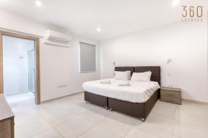 Lovely designer 3BR Apt with Private Terrace with BBQ by 360 Estates