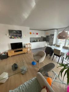 Appartements Appartement tres lumineux proche Metro Asnieres : photos des chambres