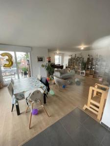 Appartements Appartement tres lumineux proche Metro Asnieres : photos des chambres