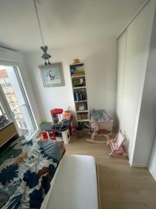 Appartements Appartement tres lumineux proche Metro Asnieres : photos des chambres