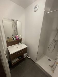 Appartements Appartement tres lumineux proche Metro Asnieres : Appartement 2 Chambres