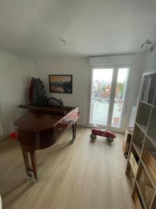 Appartements Appartement tres lumineux proche Metro Asnieres : photos des chambres