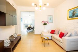 Villa Ambra by Villa Plus