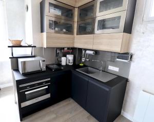 Appartements Le Bercail : Apt avec balcon et parking, vue phare! : photos des chambres