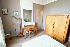 Appartements Le Bercail : Apt avec balcon et parking, vue phare! : photos des chambres