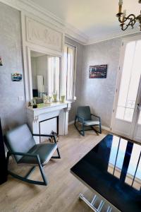 Appartements Le Bercail : Apt avec balcon et parking, vue phare! : photos des chambres