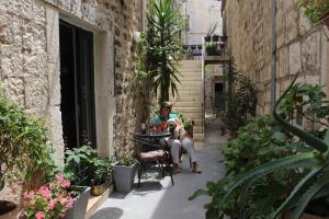 Street Garden Apartment