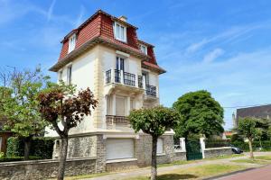 Appartements Le Bercail : Apt avec balcon et parking, vue phare! : photos des chambres