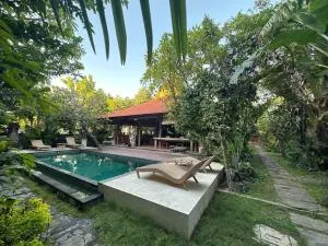 Bali Telaga Hati Yoga Healing and Retreat Center Villa - دينباسار