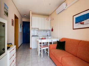 Flat withside sea-view balcony - Beahost