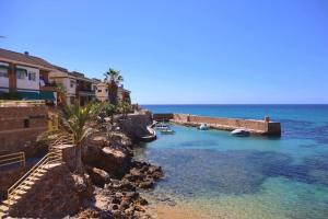 Grande corner villa in Isla Plana by the sea