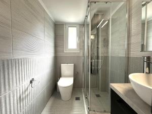 Athenian Cosy Gateaway