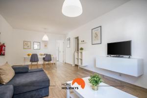 #002 Donalds Flat by Home Holidays