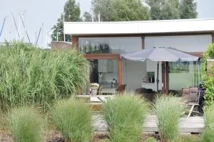 Marina VILLA nabij water met prive sauna. - Nekkeveld