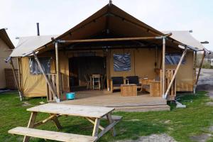 Glamperen met eigen badkamer in De Peel voor 6 Pers Happy
