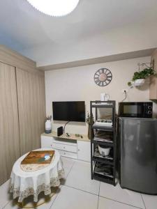 Comfy unit at SMDC Breeze Residences near PICC, MOA, NAIA Airport, CCP with a view!