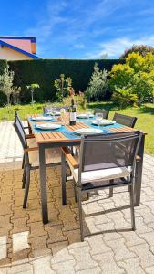 Appartements Jolie maison de vacances avec terrasse et jardin : photos des chambres