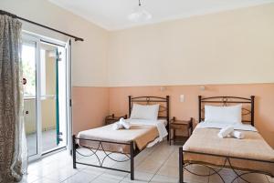 Sandy Maria studio 103