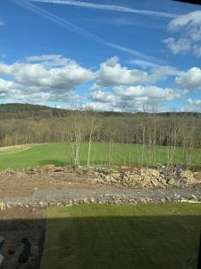 The Tack Store, Modern 3 Bed, 6 person, Barn in a Rural Setting with Great Access