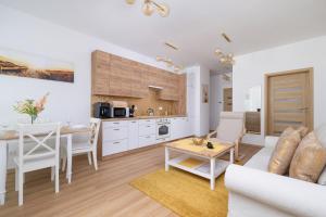 Luxury Two Bedroom Apartment with Terrace and Garage by Renters Prestige